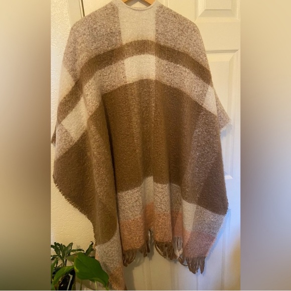 Lane Bryant Plaid Shawl Wrap in Brown and Cream - Picture 2 of 2